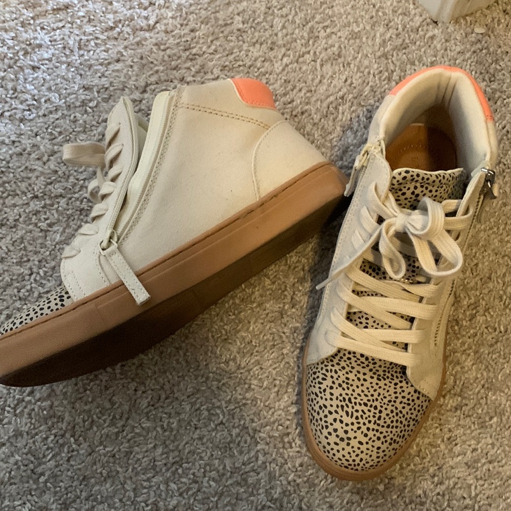 High top sneakers- zip up